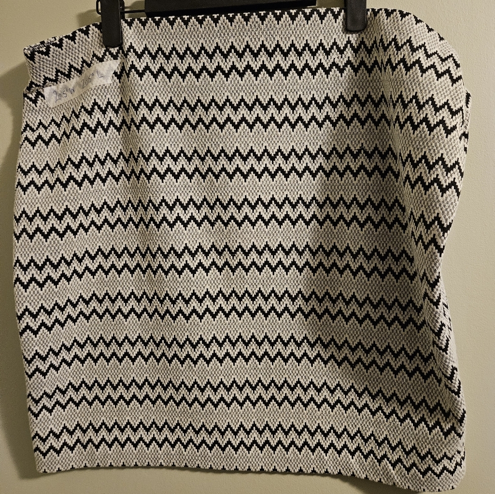Skirt - Black and White